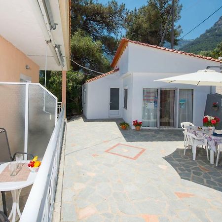 Pension Giannis Αdults Only Koinira Bagian luar foto