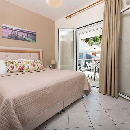 Pension Giannis Αdults Only Koinira Bagian luar foto