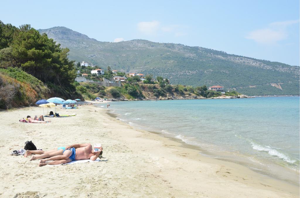 Pension Giannis Αdults Only Koinira Bagian luar foto