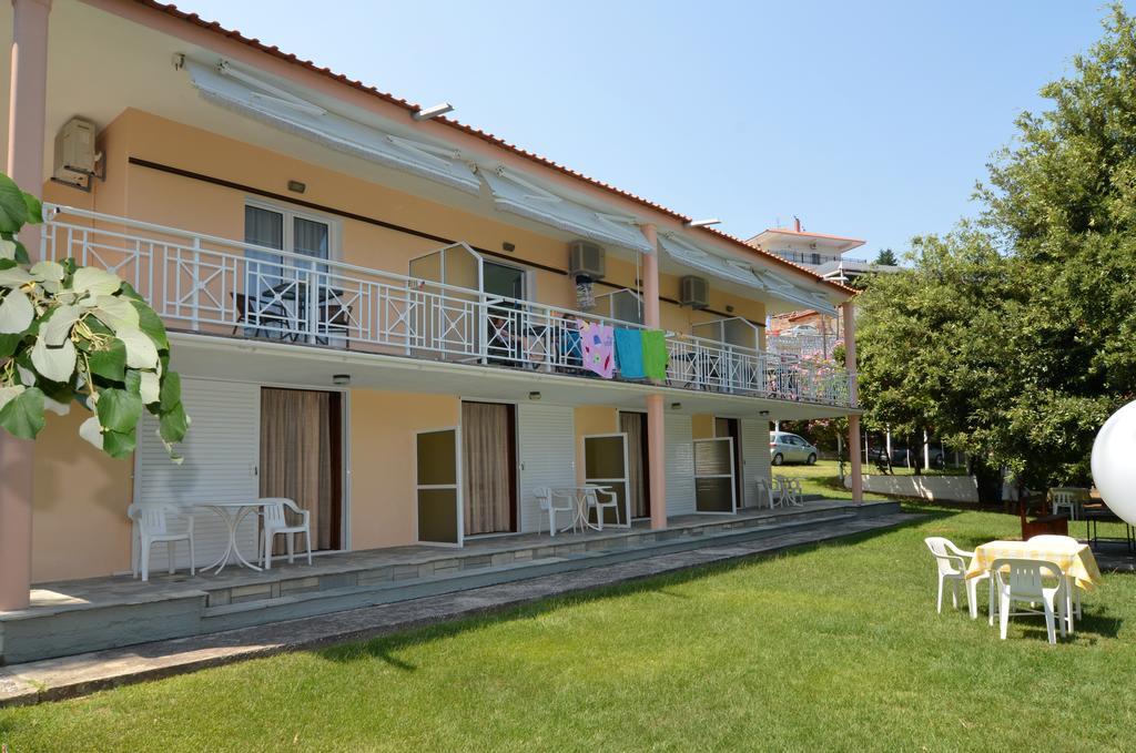 Pension Giannis Αdults Only Koinira Bagian luar foto