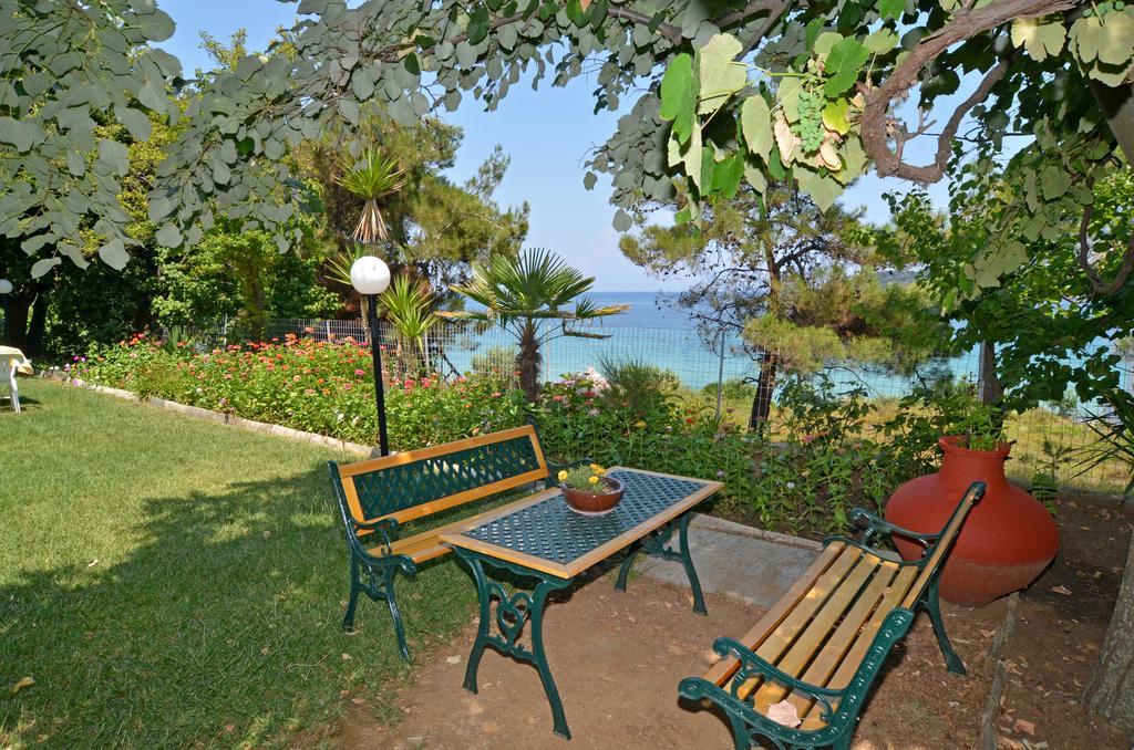 Pension Giannis Αdults Only Koinira Bagian luar foto
