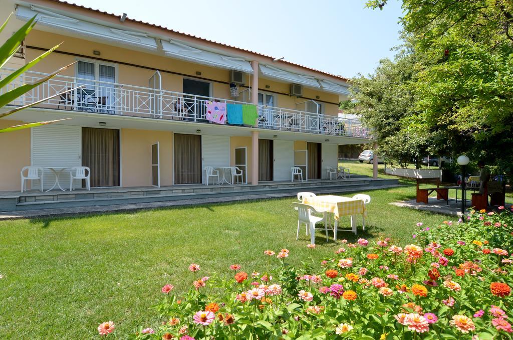 Pension Giannis Αdults Only Koinira Bagian luar foto