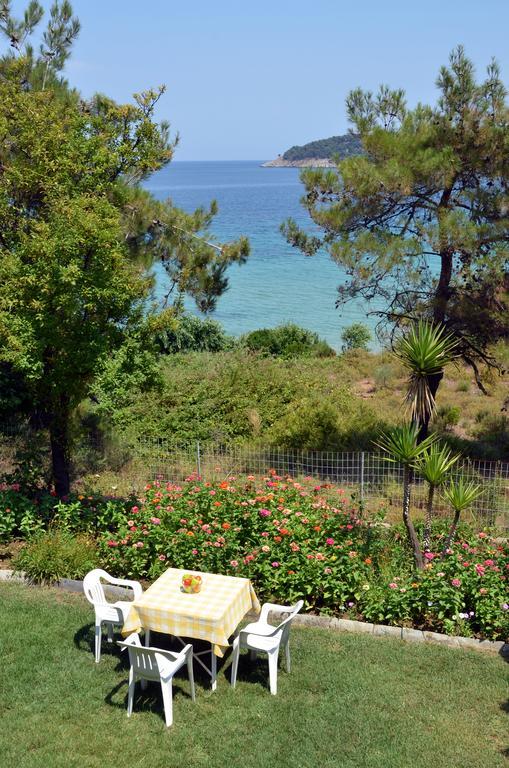 Pension Giannis Αdults Only Koinira Bagian luar foto
