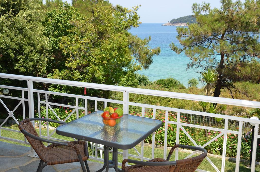 Pension Giannis Αdults Only Koinira Bagian luar foto