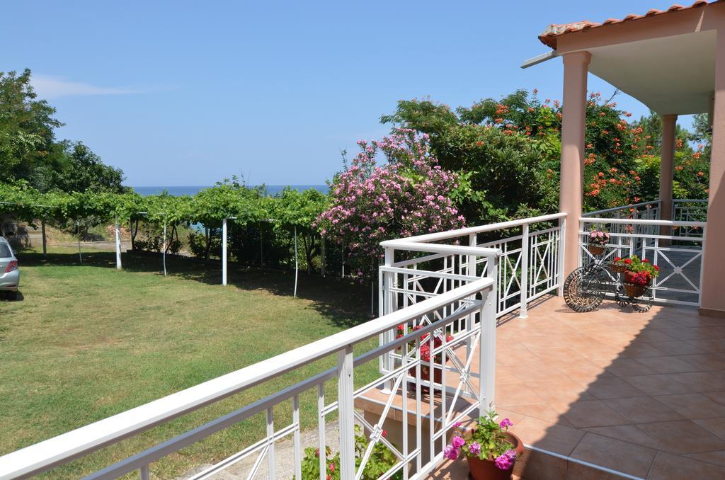 Pension Giannis Αdults Only Koinira Bagian luar foto