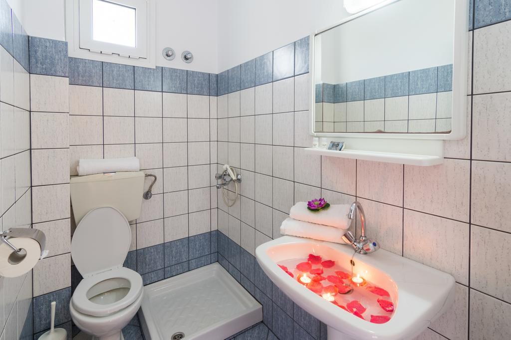 Pension Giannis Αdults Only Koinira Bagian luar foto