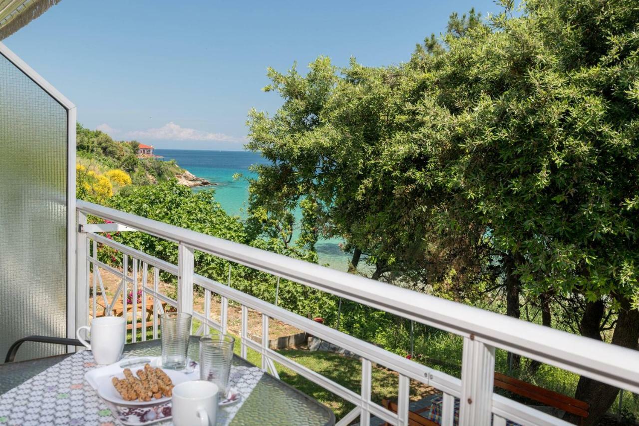 Pension Giannis Αdults Only Koinira Bagian luar foto