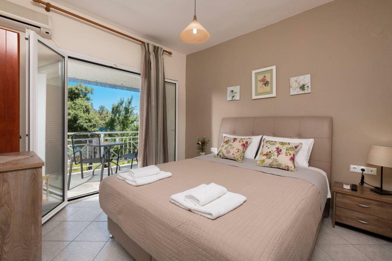 Pension Giannis Αdults Only Koinira Bagian luar foto