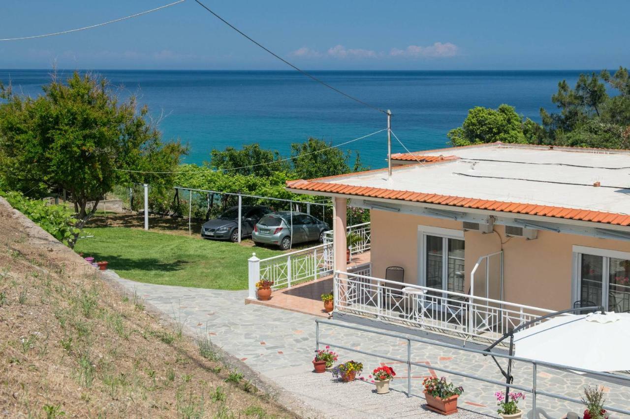 Pension Giannis Αdults Only Koinira Bagian luar foto