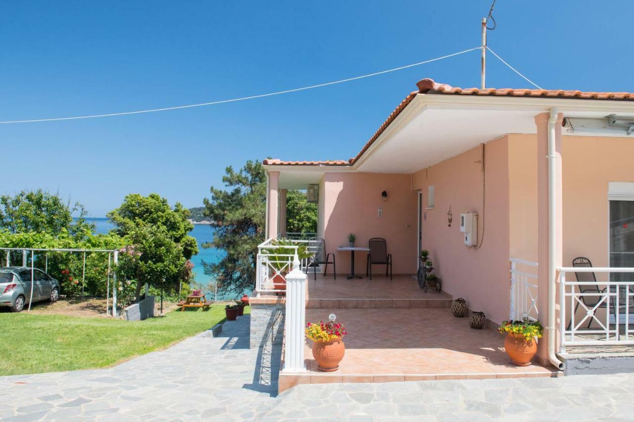 Pension Giannis Αdults Only Koinira Bagian luar foto