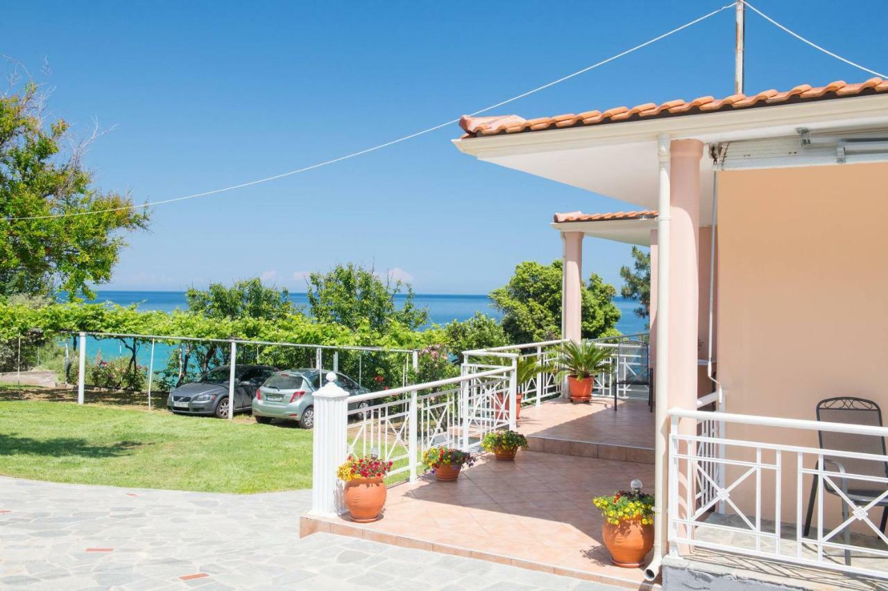 Pension Giannis Αdults Only Koinira Bagian luar foto