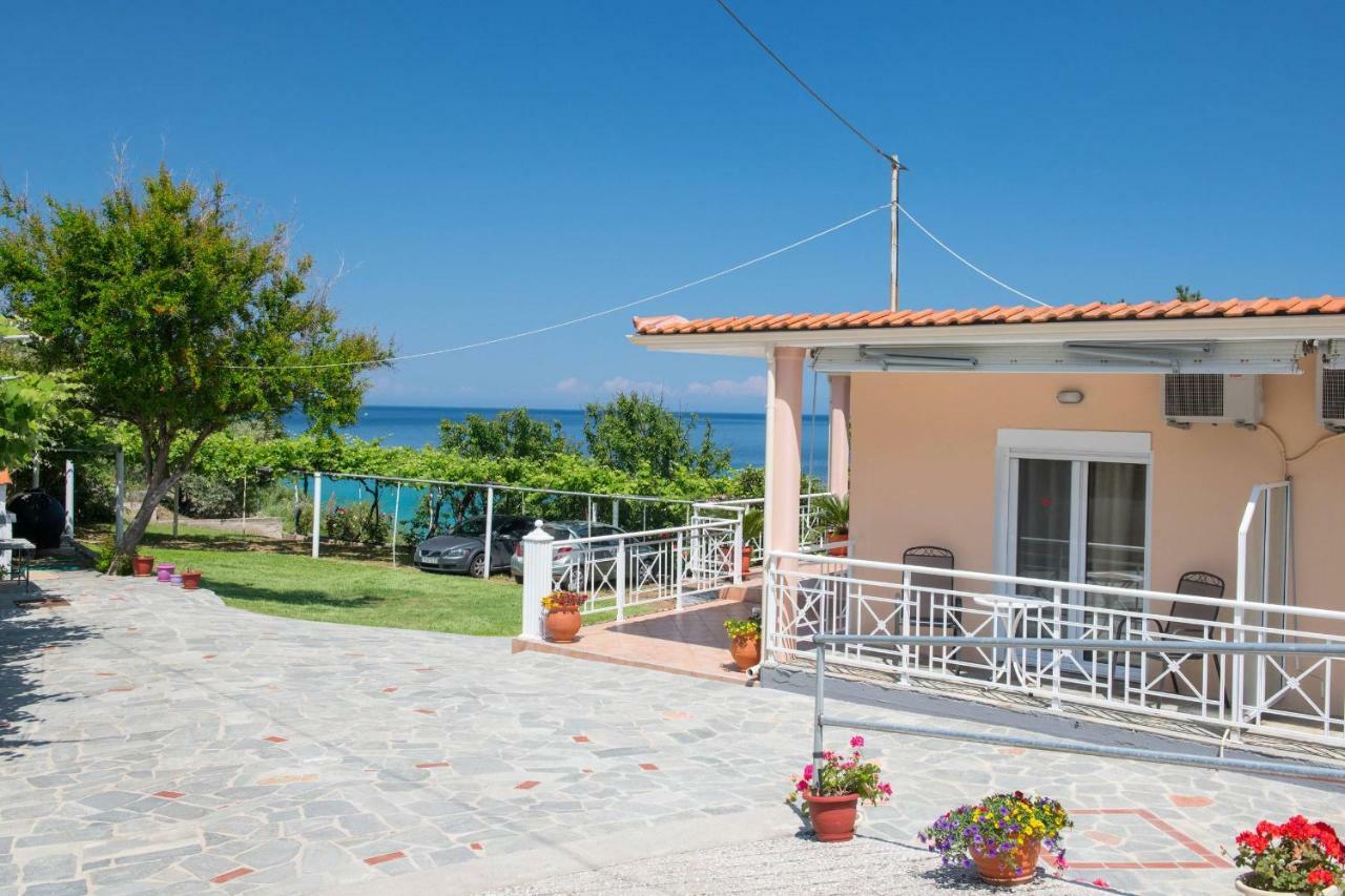 Pension Giannis Αdults Only Koinira Bagian luar foto