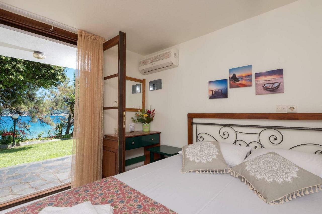 Pension Giannis Αdults Only Koinira Bagian luar foto