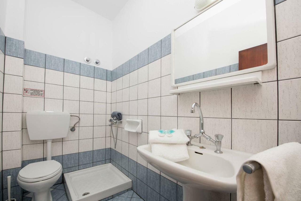 Pension Giannis Αdults Only Koinira Bagian luar foto