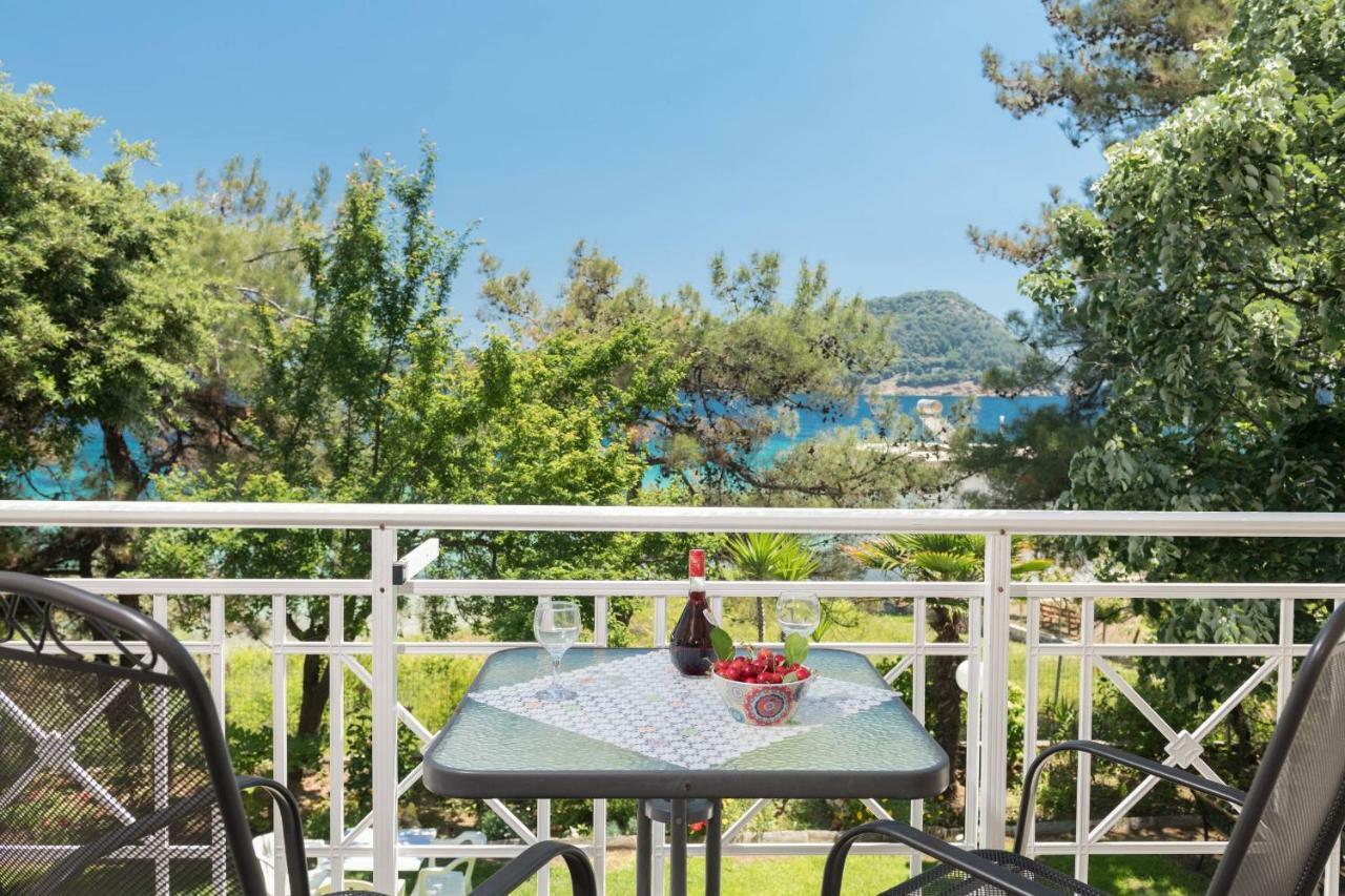 Pension Giannis Αdults Only Koinira Bagian luar foto