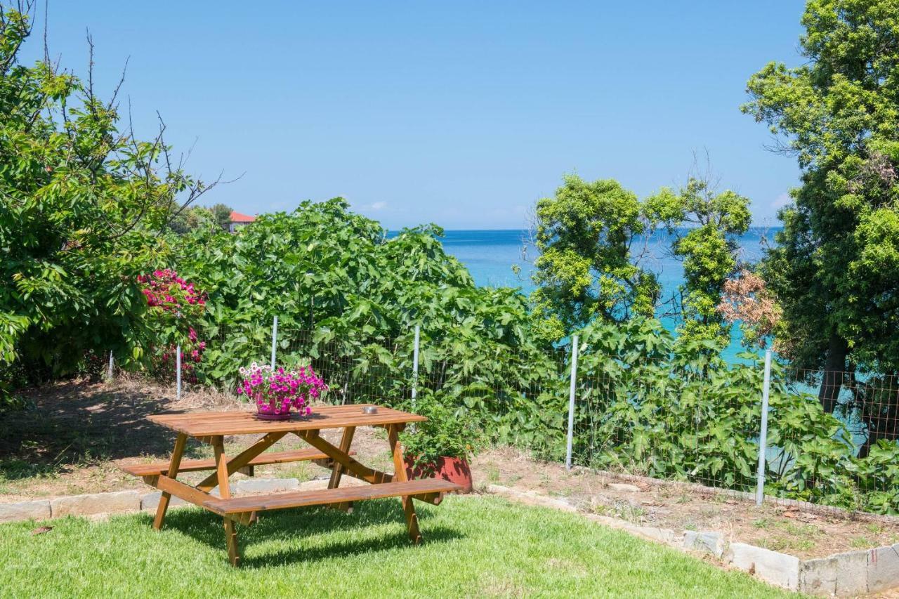 Pension Giannis Αdults Only Koinira Bagian luar foto