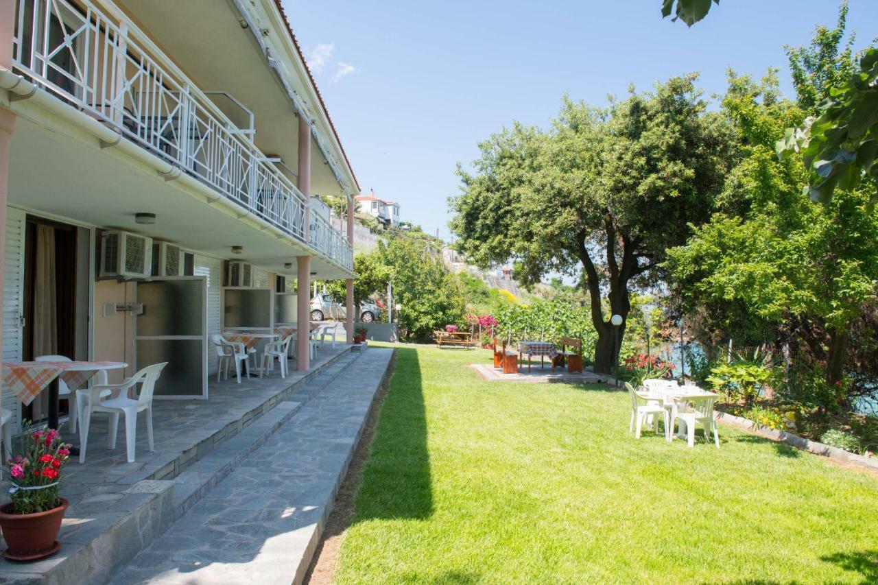 Pension Giannis Αdults Only Koinira Bagian luar foto